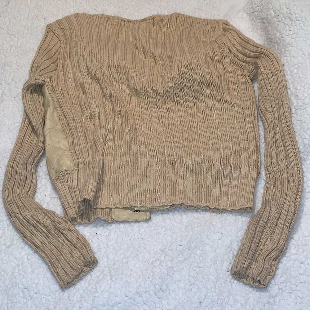 JohnPaulRichard Sweater - Picture 2 of 7